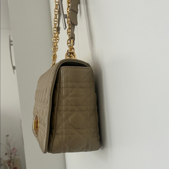 Elegant Taupe Quilted Shoulder Bag - Picture 3 of 9